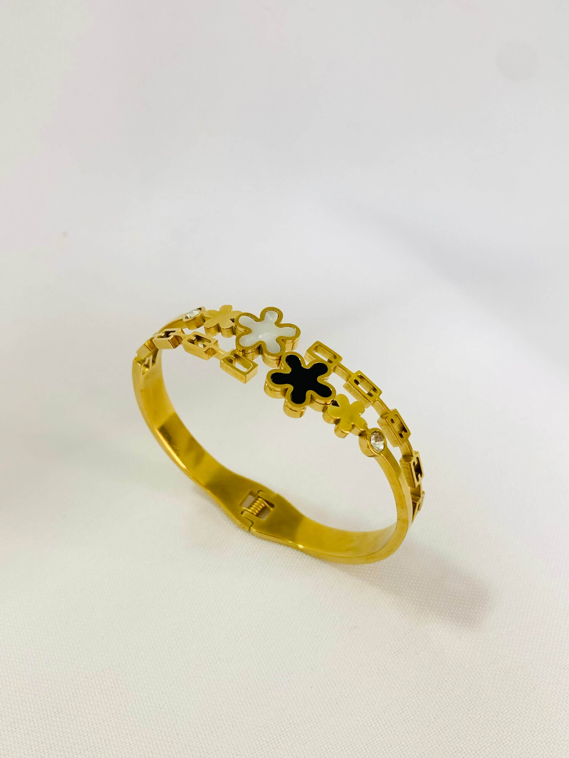 Bracelete Duplo Inspiração Trevo Adriana em banho ouro 18k Fina